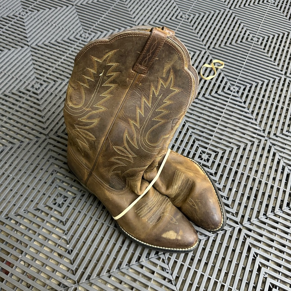 Ariat Brown Leather Cowboy Boots (Brown)